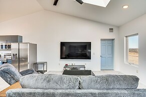 Stargazer's Delight: Mtn-view Pearce Home w/ Deck!