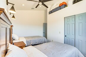 Stargazer's Delight: Mtn-view Pearce Home w/ Deck!