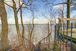 Walk to Lake Erie & Beach Access: Home w/ Deck!