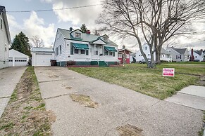 Walk to Lake Erie & Beach Access: Home w/ Deck!
