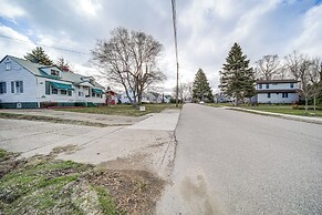 Walk to Lake Erie & Beach Access: Home w/ Deck!