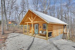 Hot Tub & Fire Pit: Romantic Getaway in Frenchburg