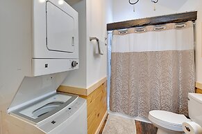 Hot Tub & Fire Pit: Romantic Getaway in Frenchburg