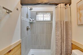 Hot Tub & Fire Pit: Romantic Getaway in Frenchburg