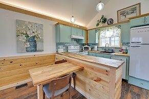 Hot Tub & Fire Pit: Romantic Getaway in Frenchburg