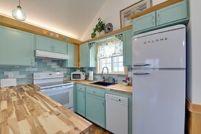 Hot Tub & Fire Pit: Romantic Getaway in Frenchburg