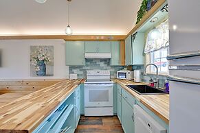 Hot Tub & Fire Pit: Romantic Getaway in Frenchburg