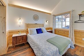 Hot Tub & Fire Pit: Romantic Getaway in Frenchburg