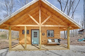 Hot Tub & Fire Pit: Romantic Getaway in Frenchburg