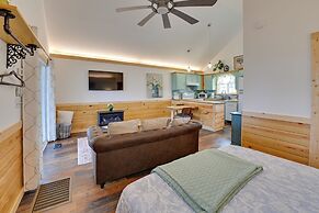 Hot Tub & Fire Pit: Romantic Getaway in Frenchburg