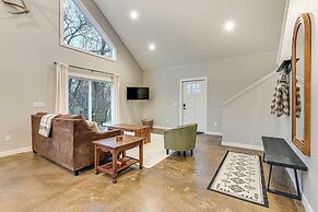 Hot Tub, Water Access: Cabin Near Lake Red Rock!