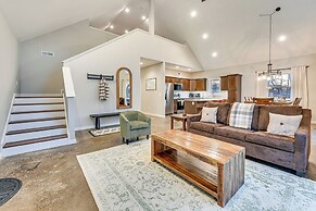 Hot Tub, Water Access: Cabin Near Lake Red Rock!