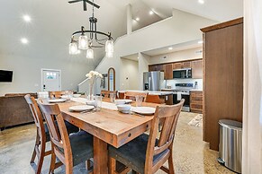 Hot Tub, Water Access: Cabin Near Lake Red Rock!