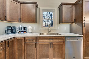 Hot Tub, Water Access: Cabin Near Lake Red Rock!