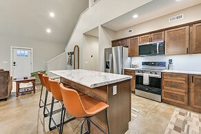 Hot Tub, Water Access: Cabin Near Lake Red Rock!