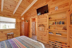 Bring a Pet: Peaceful Frenchburg Cabin on 1 Acre