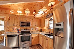 Bring a Pet: Peaceful Frenchburg Cabin on 1 Acre