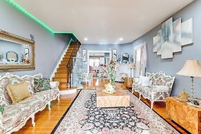 3 Mi to Penn: Pet-friendly Townhome in Yeadon!