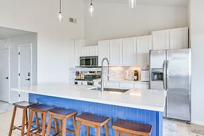 Beachfront Retreat: West End Home in Galveston!