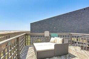 Beachfront Retreat: West End Home in Galveston!