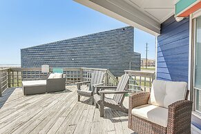Beachfront Retreat: West End Home in Galveston!