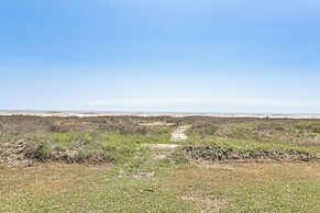 Beachfront Retreat: West End Home in Galveston!