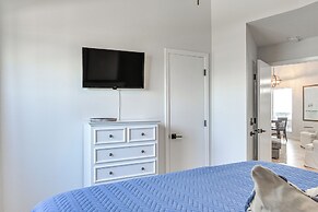 Beachfront Retreat: West End Home in Galveston!