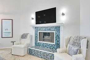 Beachfront Retreat: West End Home in Galveston!