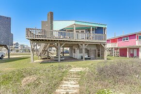 Beachfront Retreat: West End Home in Galveston!