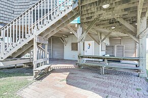 Beachfront Retreat: West End Home in Galveston!