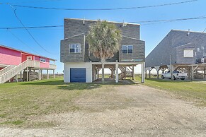Beachfront Retreat: West End Home in Galveston!