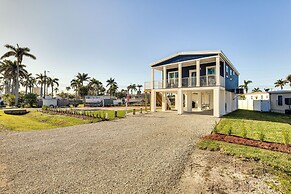 1 Mi to Beach Access: Home w/ Porch in Fort Myers!