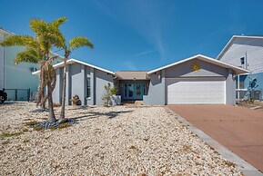 Canal & Gulf Views: Spacious Hudson Home