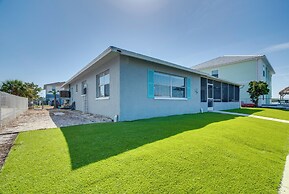 Canal & Gulf Views: Spacious Hudson Home