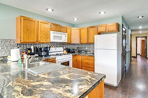 Riverfront Cabin Near Dtwn Pella w/ Game Room!