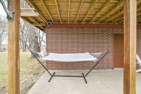 Riverfront Cabin Near Dtwn Pella w/ Game Room!