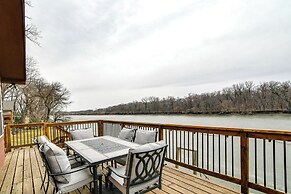 Riverfront Cabin Near Dtwn Pella w/ Game Room!