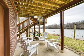 Riverfront Cabin Near Dtwn Pella w/ Game Room!