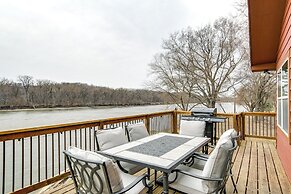 Riverfront Cabin Near Dtwn Pella w/ Game Room!