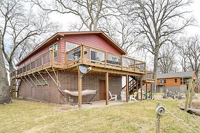 Riverfront Cabin Near Dtwn Pella w/ Game Room!