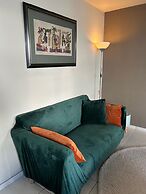 Huswell - Spacious 3-bedroom Duplex Apartment