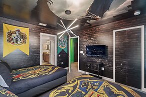 Upstay Movie-themed Mansion w Arcade Pool Hot Tub