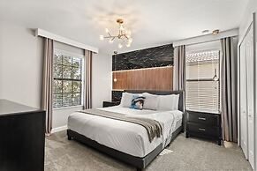 Upstay Movie-themed Mansion w Arcade Pool Hot Tub