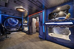 Upstay Movie-themed Mansion w Arcade Pool Hot Tub