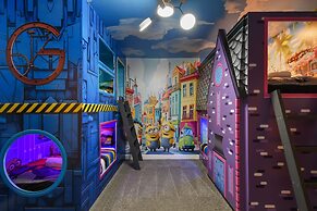 Upstay Movie-themed Mansion w Arcade Pool Hot Tub