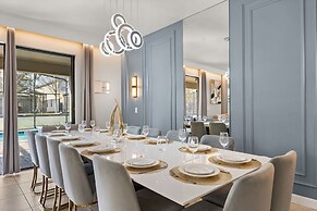 Upstay Movie-themed Mansion w Arcade Pool Hot Tub