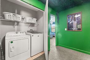 Upstay Movie-themed Mansion w Arcade Pool Hot Tub