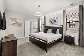 Upstay Movie-themed Mansion w Arcade Pool Hot Tub