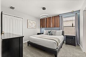 Upstay Movie-themed Mansion w Arcade Pool Hot Tub