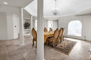 Luxury Villa with Mini Pool, Fireplaces & Scenic Views
